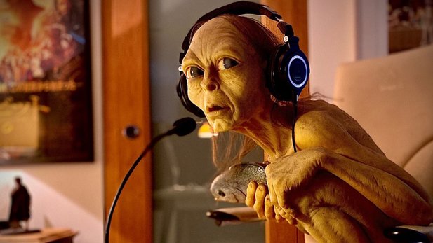 The livestream in which Gollum reads the Hobbit live could look something like this today. Well, maybe it's just his actor Andy Serkis. 